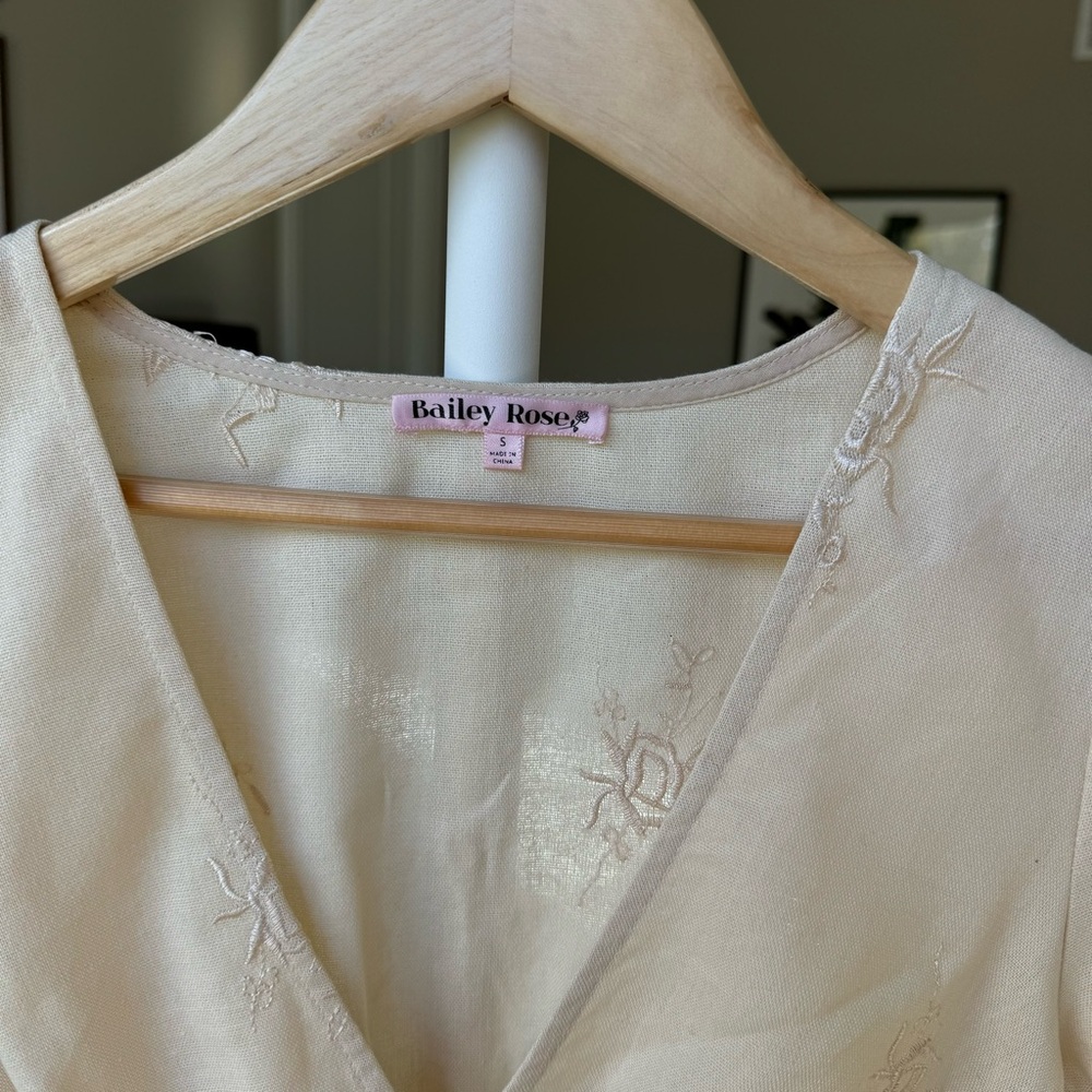 Bailey Rose 100% Linen Top - Picture 3 of 7